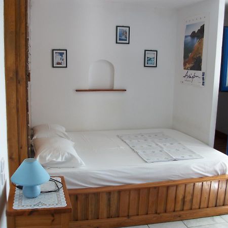 أنافي Floras Rooms And Studios المظهر الخارجي الصورة