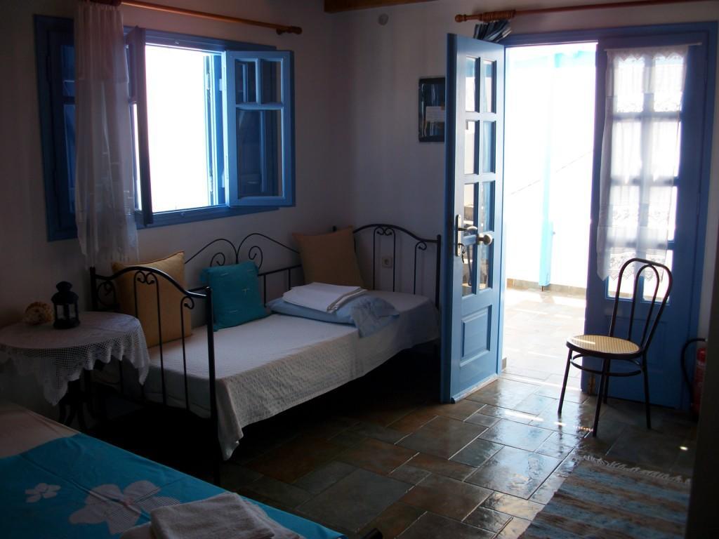 أنافي Floras Rooms And Studios المظهر الخارجي الصورة