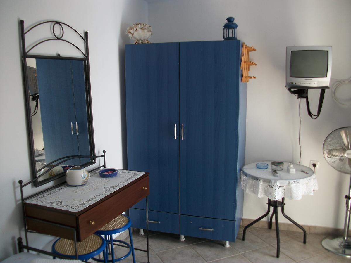 أنافي Floras Rooms And Studios المظهر الخارجي الصورة